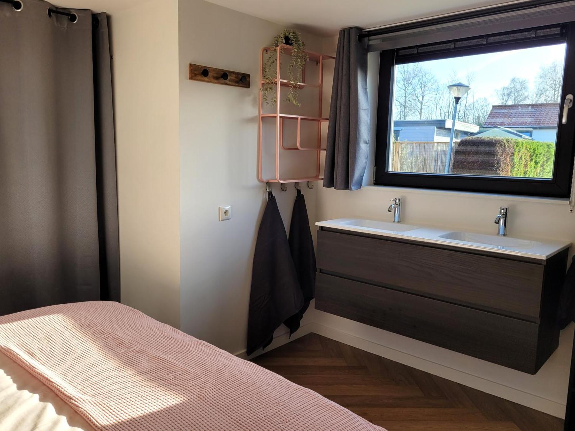Tiny Zen House In Heinkenszand With Private Sauna, Airco, Outdoor Swimming Pool, Wifi And 2 Bedrooms Dış mekan fotoğraf